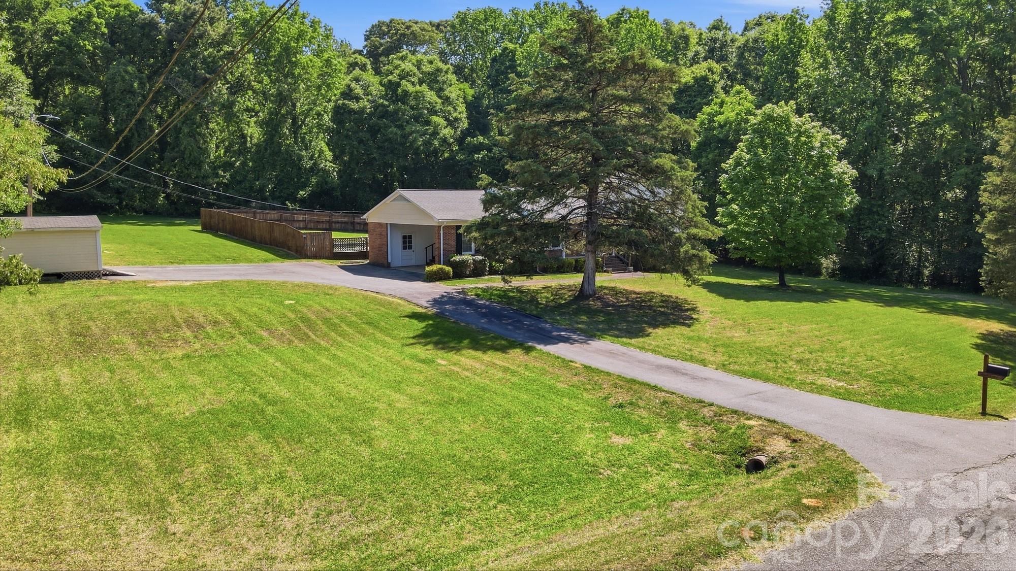 1890 Country Manor Lane