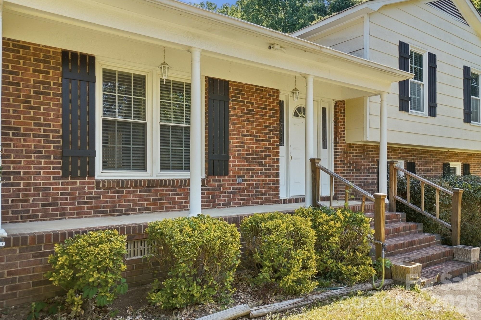 1890 Country Manor Lane