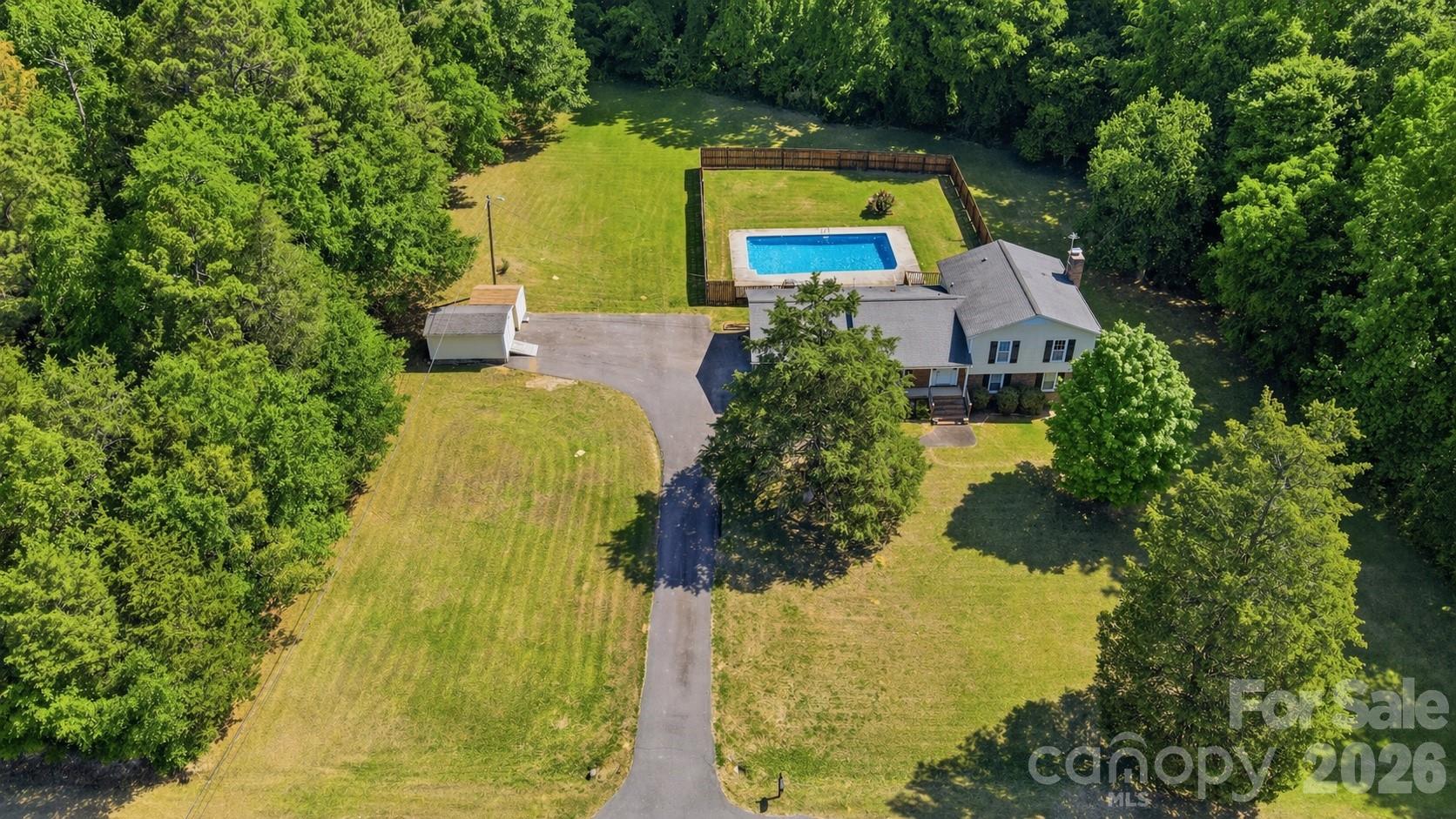 1890 Country Manor Lane