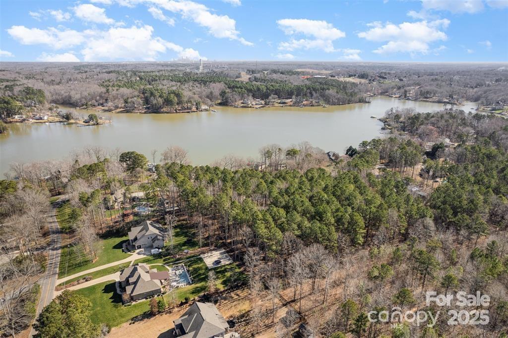 2810 Lakefront Drive