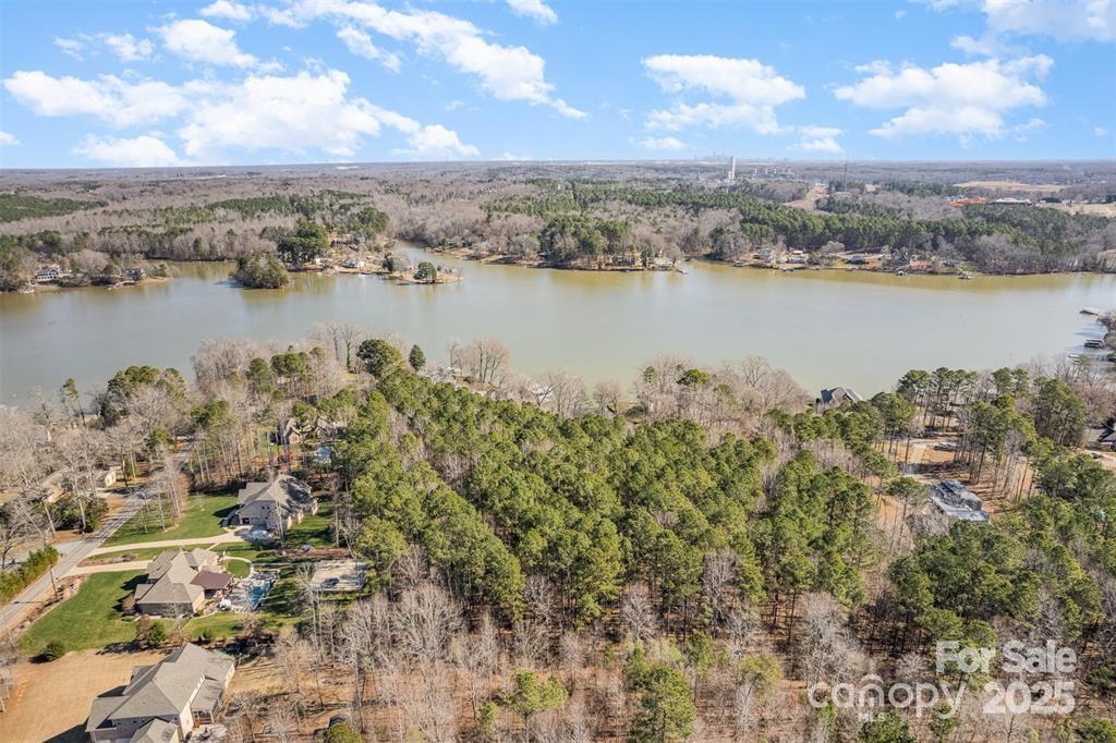 2810 Lakefront Drive