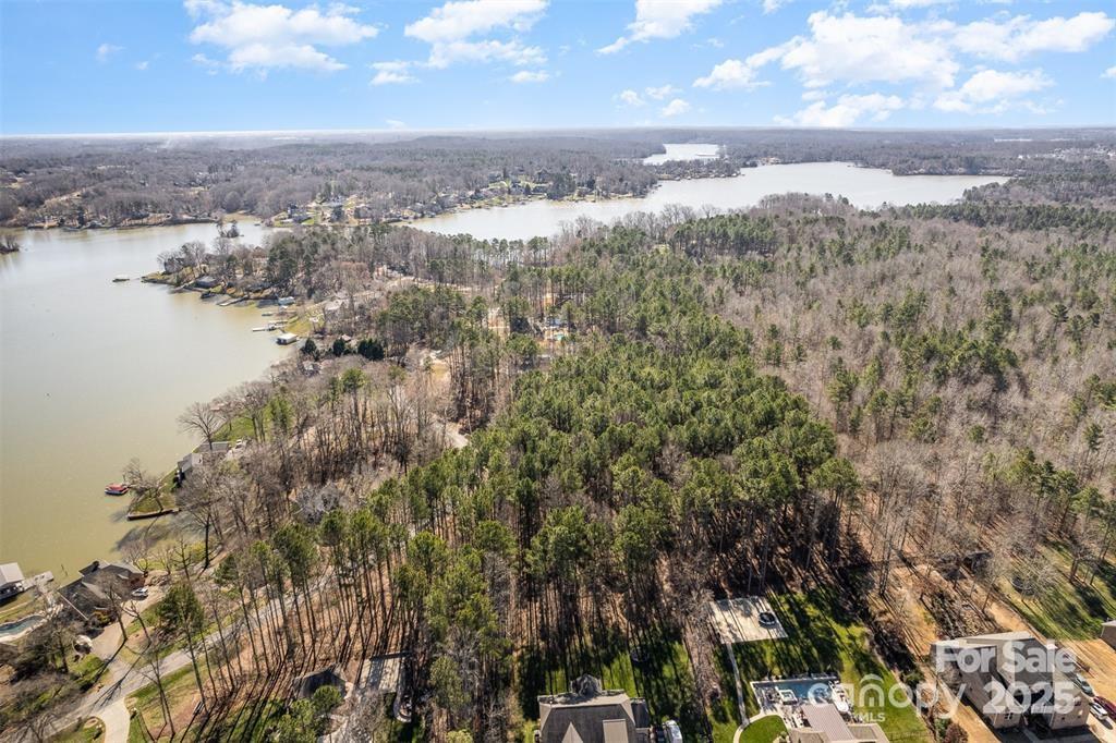 2810 Lakefront Drive