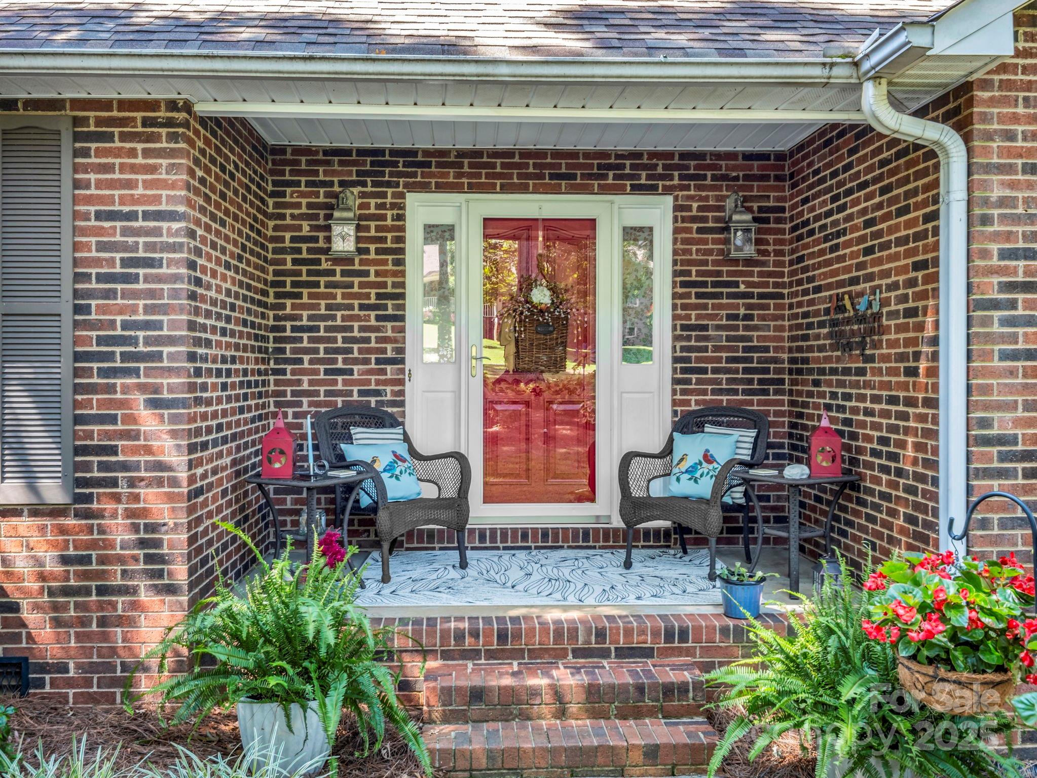 869 Hunting Avenue