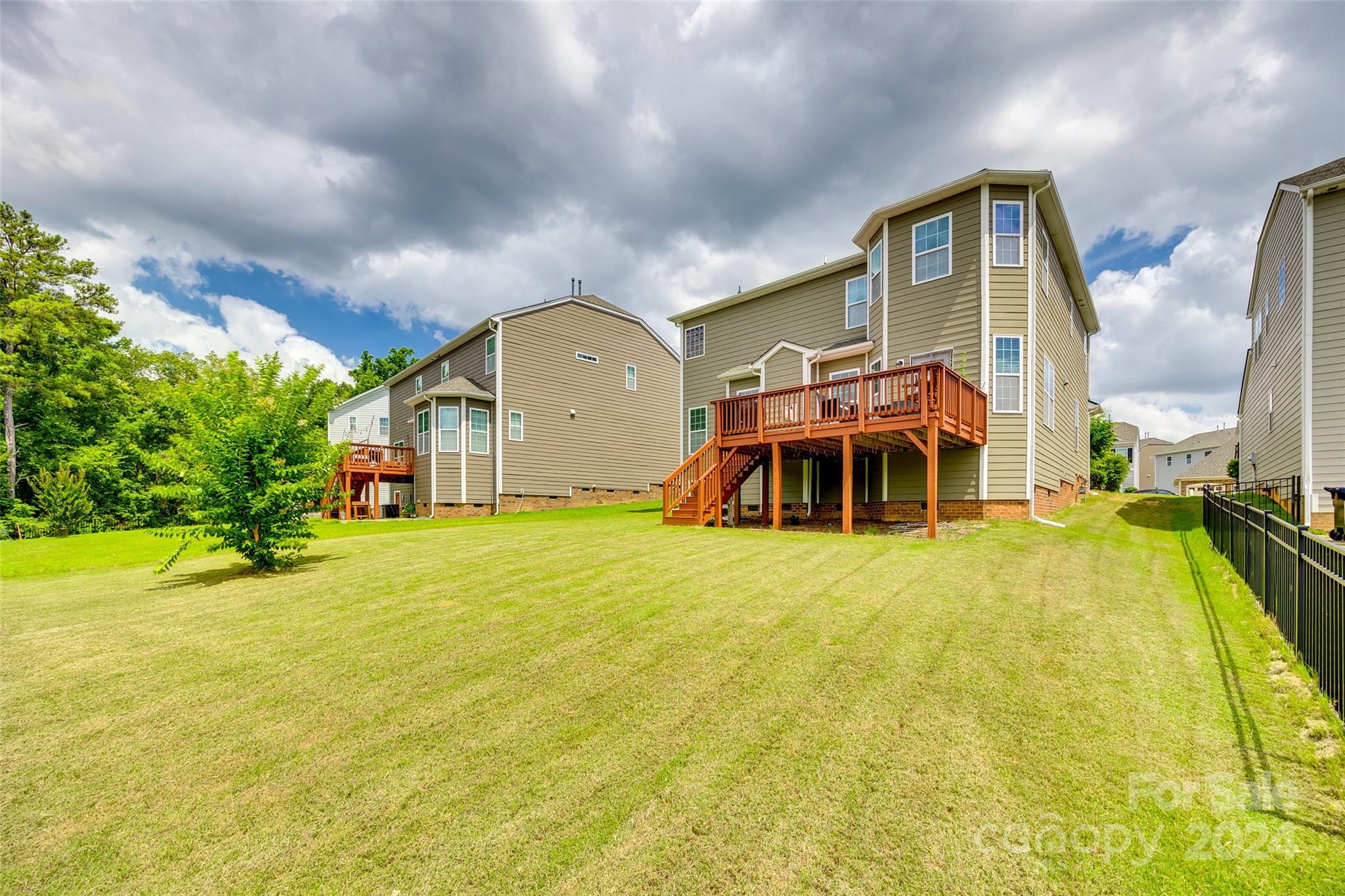 Hawks Creek - Residential