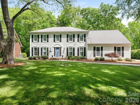 Photo of 5017 Lindstrom Drive, Charlotte, NC 28226 (MLS # 4371600)