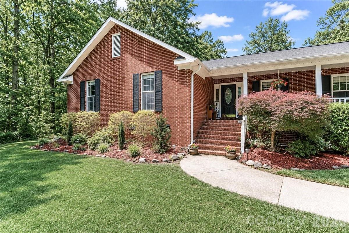 6803 Lowesville Lane