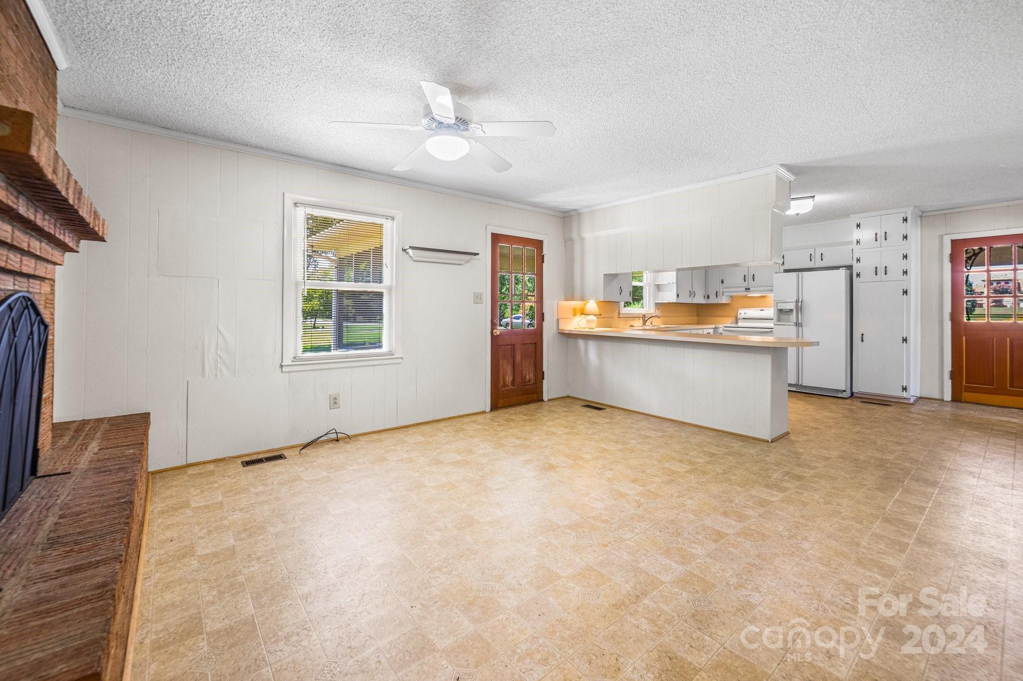 Point Largo - Residential