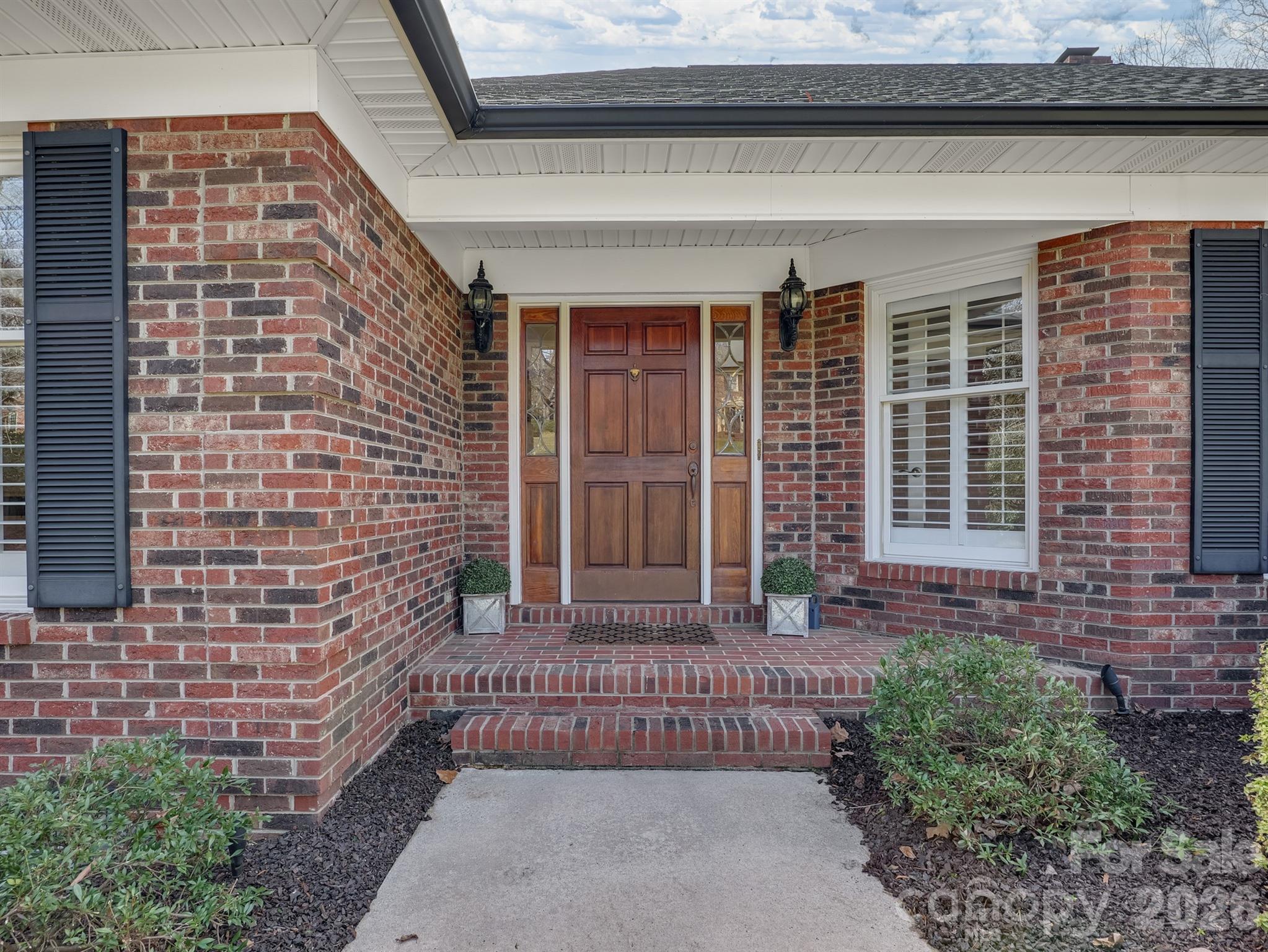 837 Tanglewood Drive NE