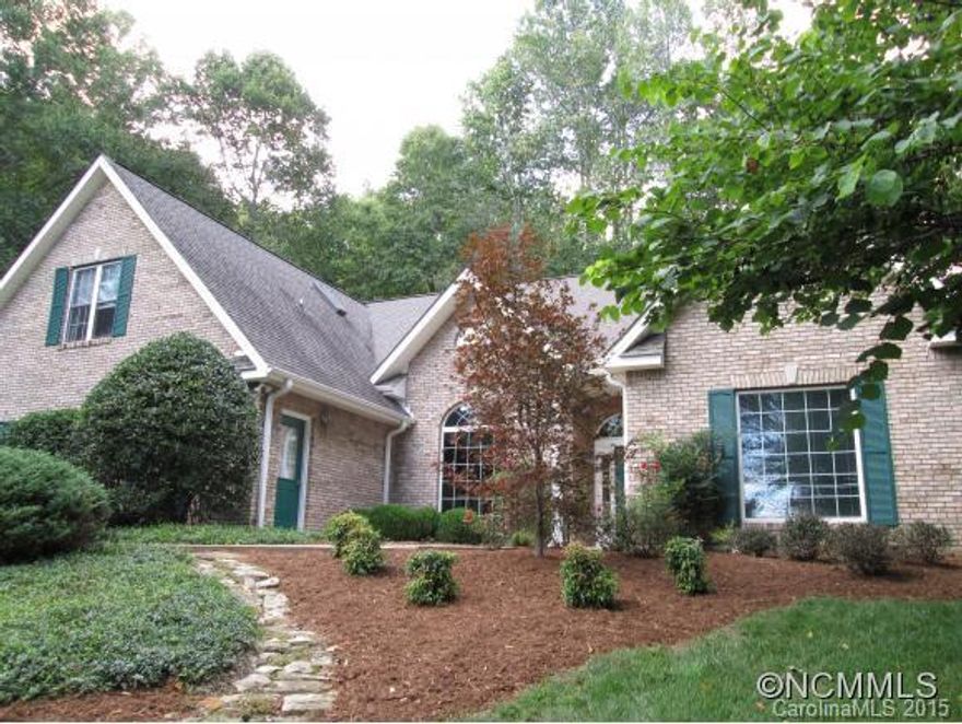 GREAT FLOOR PLAN FOR EASY LIVING. .perched on a knoll for privacy and view ! 3 BR 3BA, master BA  w/jet tub and shower, living room w/FP, formal dining, updated eat-in kitchen, spacious library/music room, wood and tile floors. Bonus room with en-suite bath and closet on upper level. Two car garage, lovely terraced gardens, covered patio out back for relaxing or enjoying morning coffee as you relate to nature in total privacy.