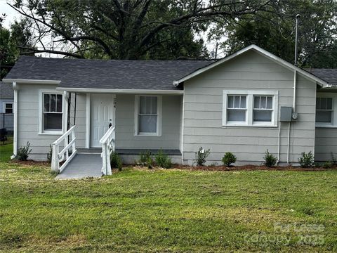 Photo of 204 Moore Drive, Lexington, NC 27292 (MLS # 4308470)