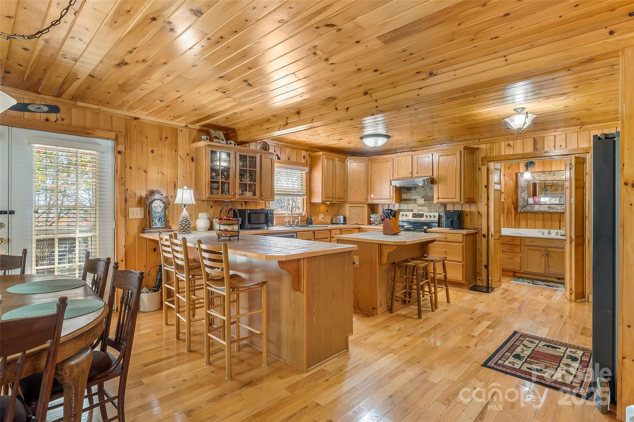 6151 Hemlock Lane