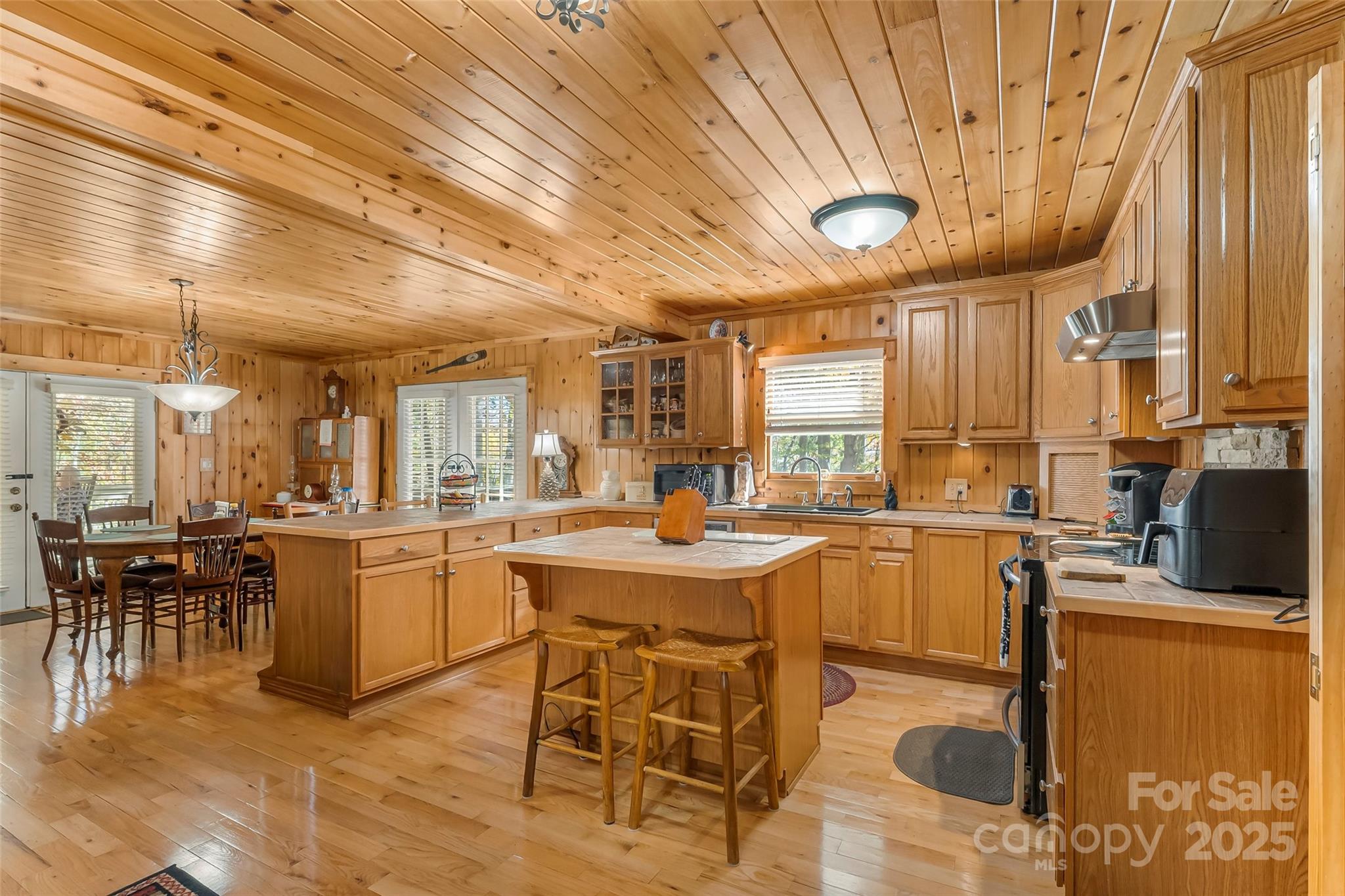 6151 Hemlock Lane