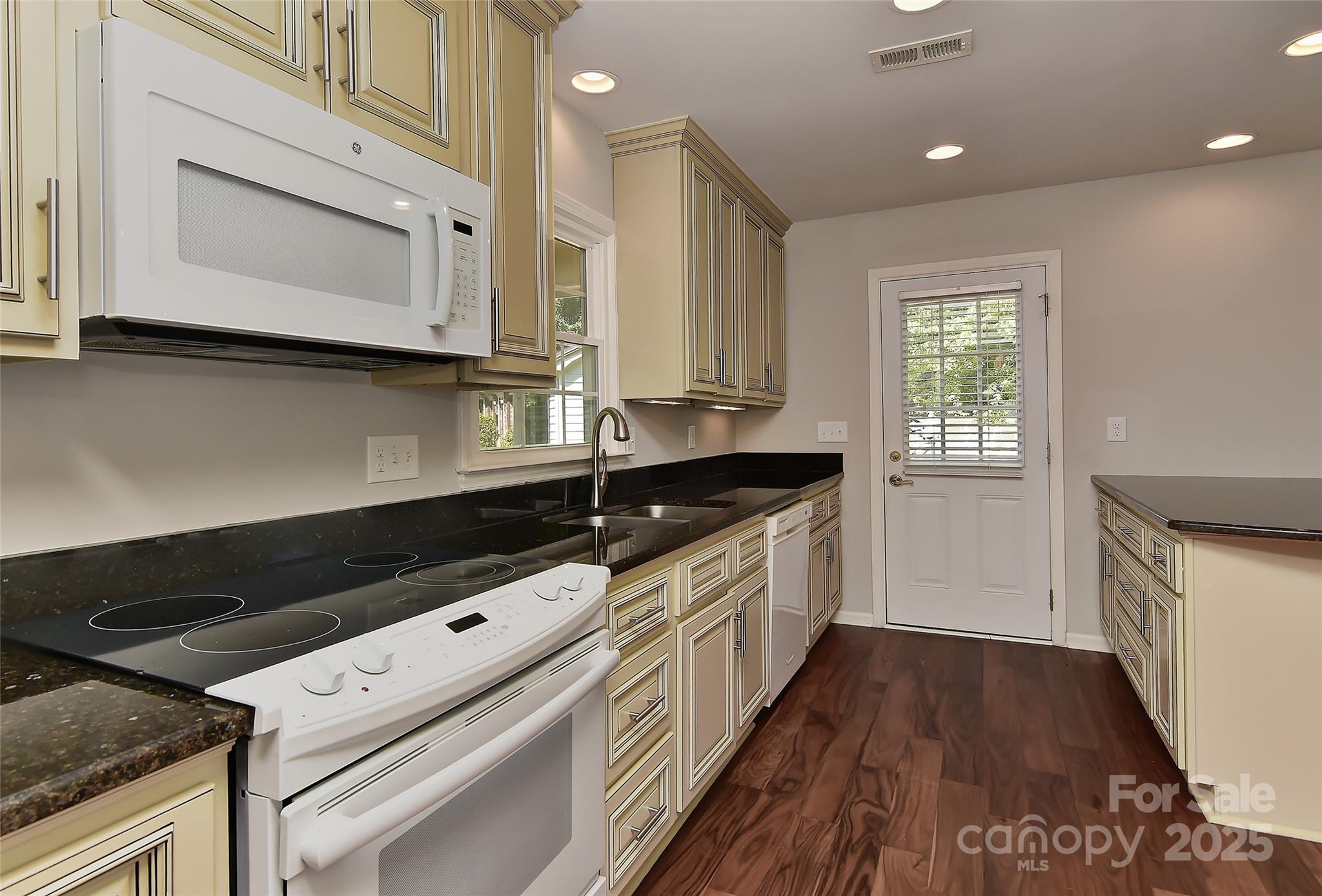 2706 Bremer Court