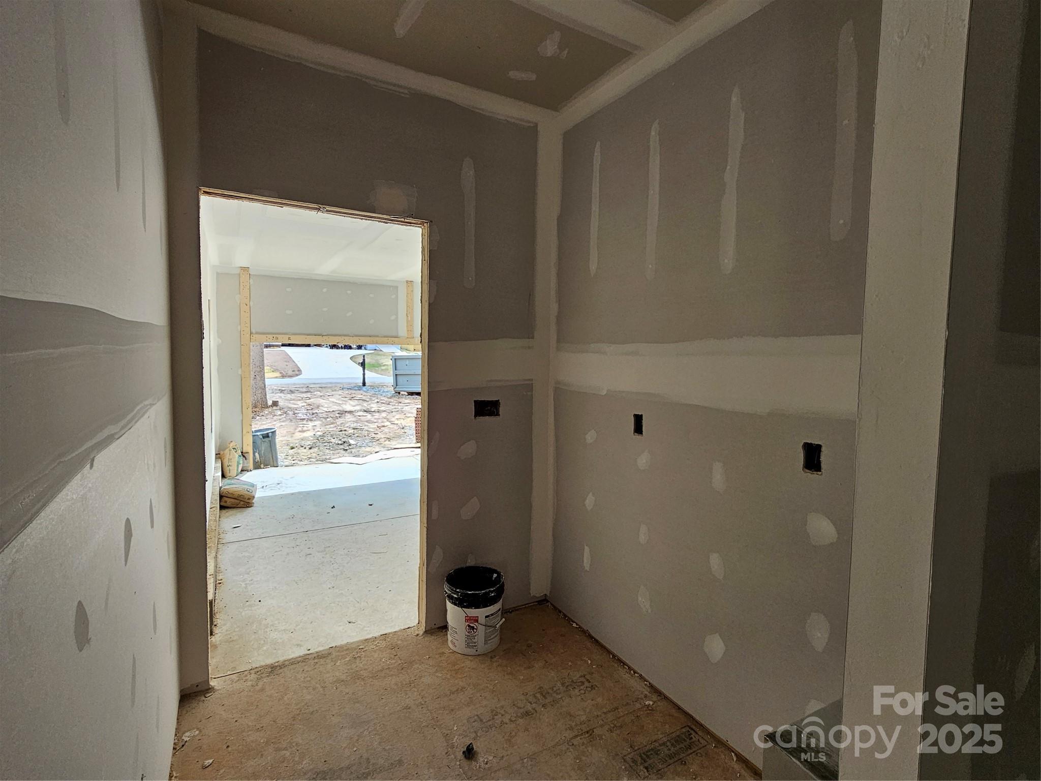 2816 Regal Road