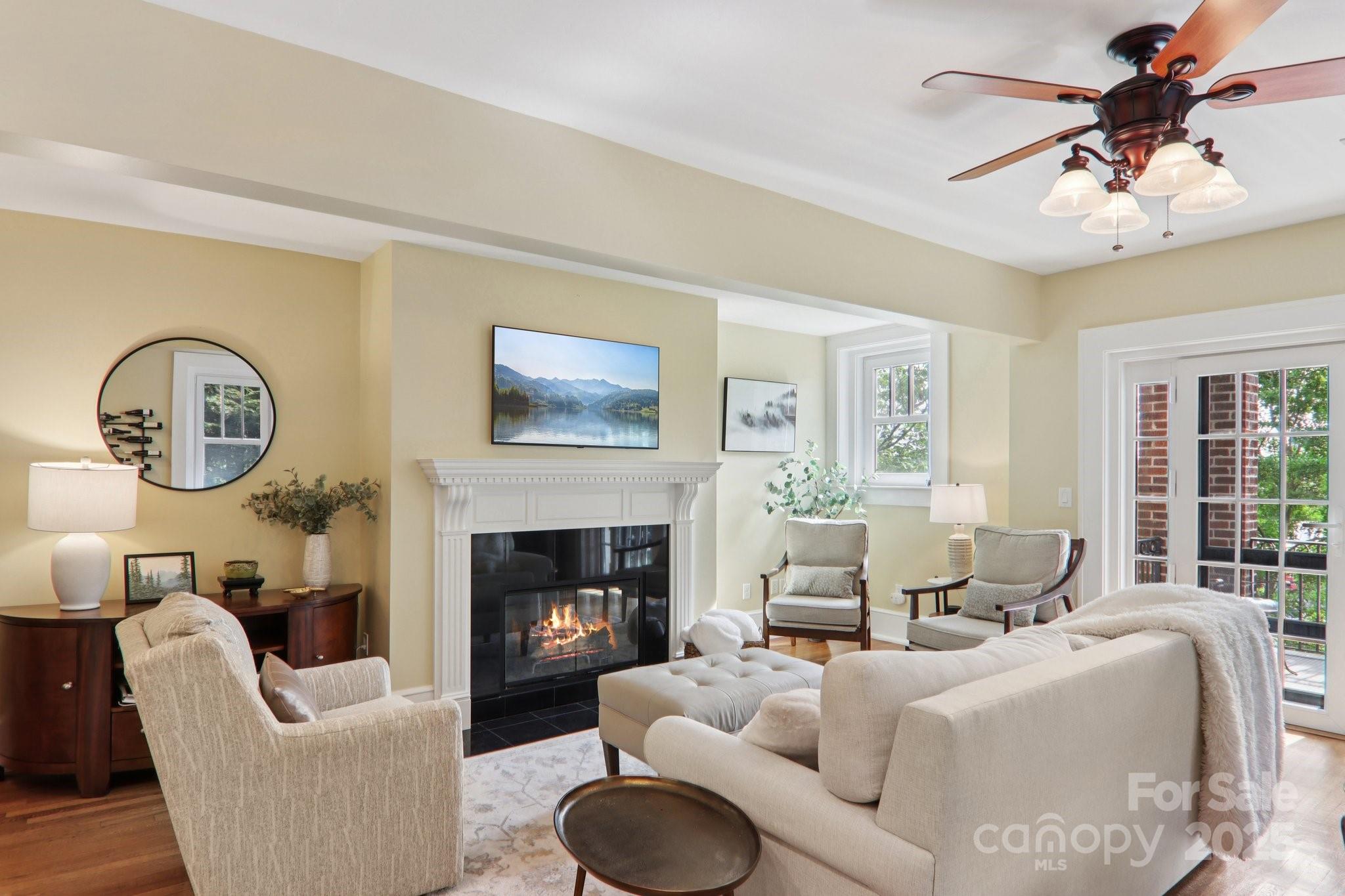 203 6th Avenue W 2A