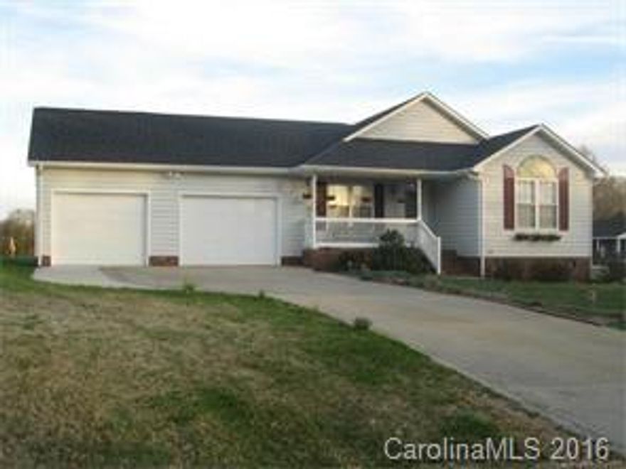 One owner house in established subdivision.  Well maintained. Close to town, no city taxes. Lrge open living rm, breakfast & kitchen.  Oak floors in main area w/ oak cabinets in kitchen. Cathedral ceilings in living rm. Walk in closet in mstr bedrm w/ dual sinks in master bath. Split bedroom plan. Lrge deck off kitchen. Hot tub stays. Garage is insulated w/ separate heating & cooling system.