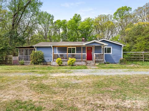 Photo of 1105 Union Road, Matthews, NC 28104 (MLS # 4365721)