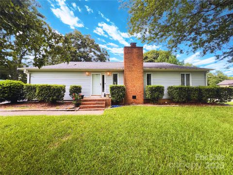 Photo of 609 Catawba Circle N, Matthews, NC 28104 (MLS # 4283490)