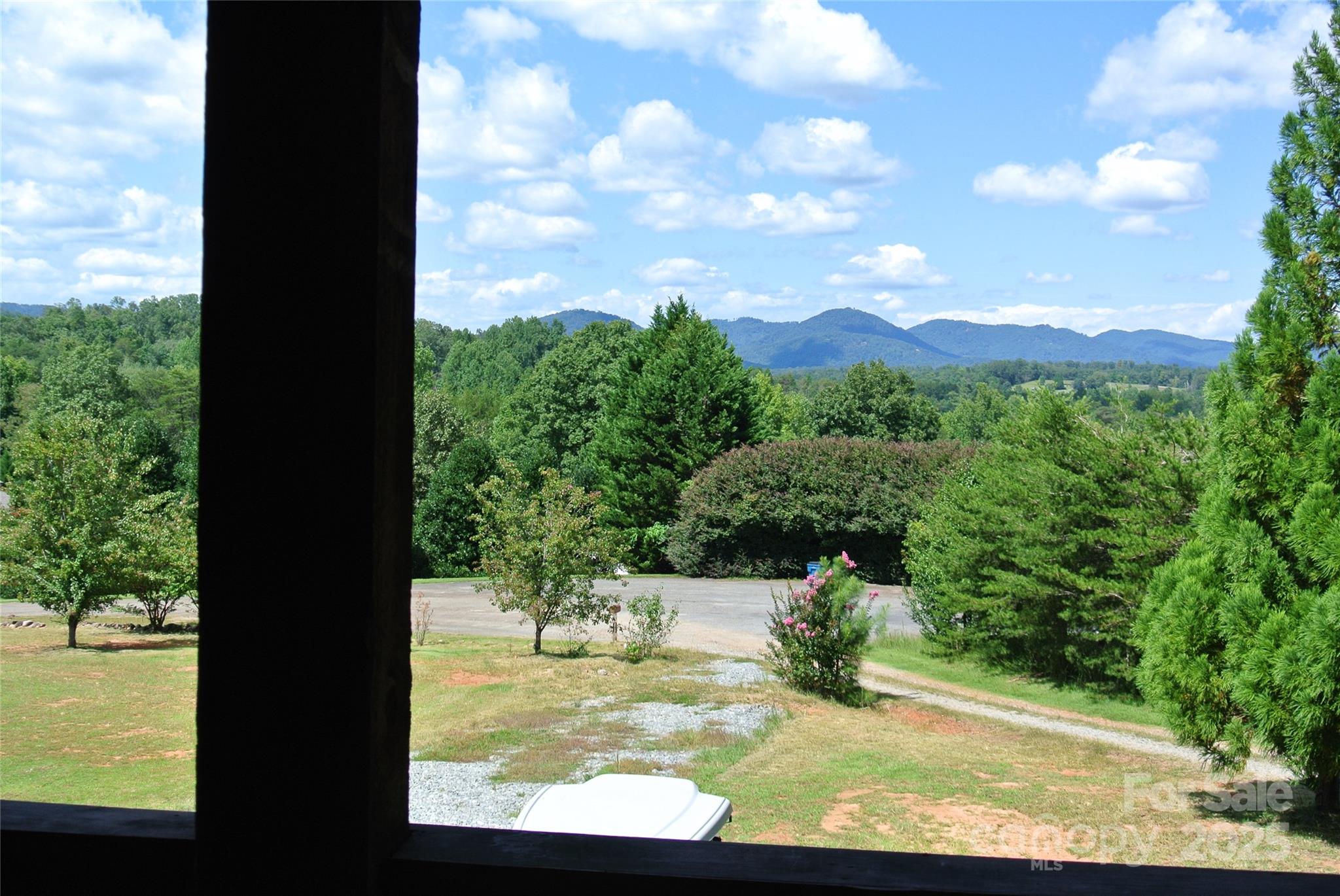 556 Emerald Parkway