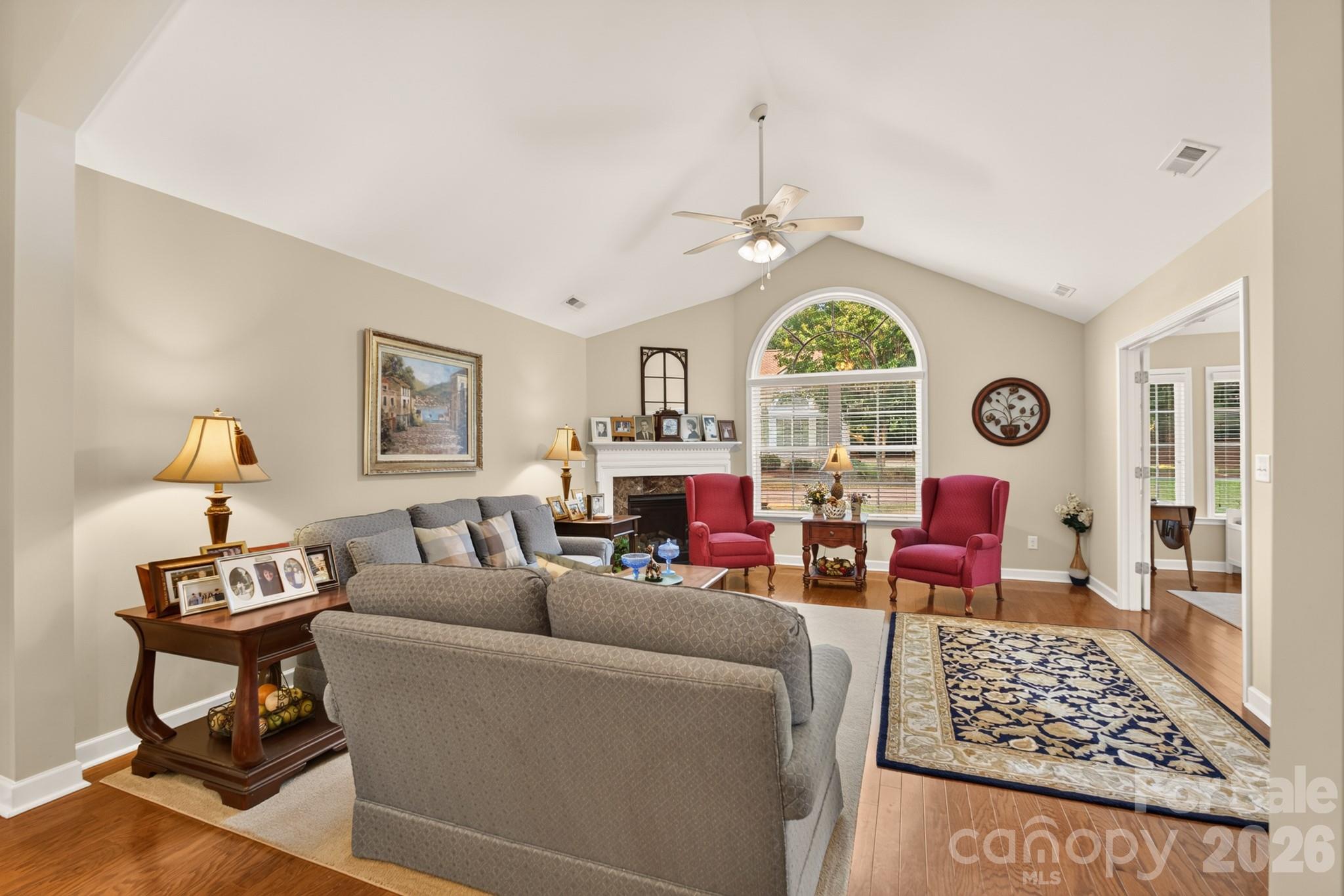 128 Lone Oak Circle