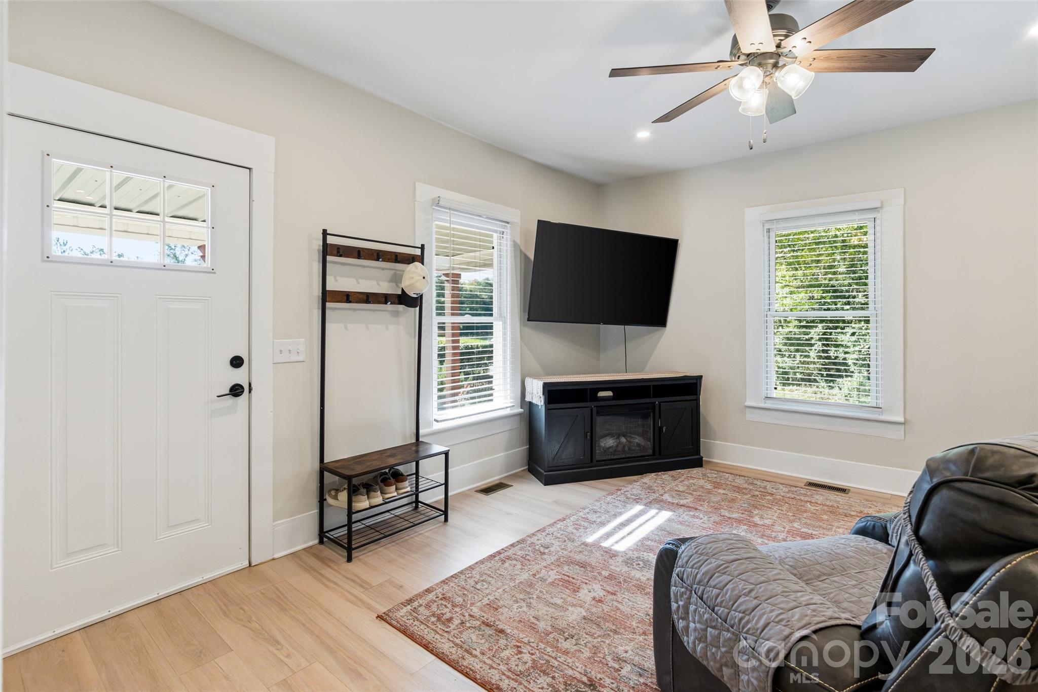 4595 Edgeland Road