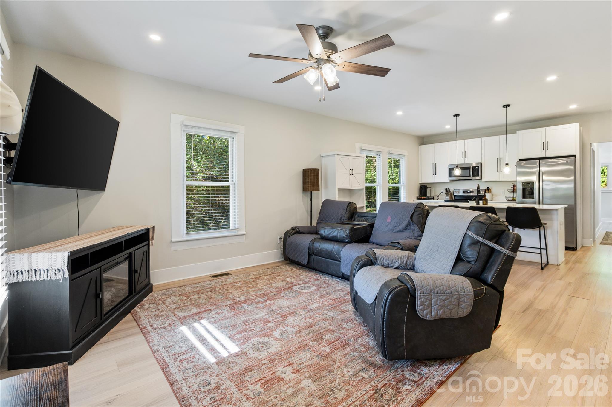 4595 Edgeland Road