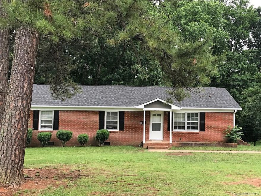 Immediately available rental with huge back yard! New paint and carpet throughout. New flooring in kitchen, laundry and foyer. Kitchen hosts white cabinets & white appliances. Appliances include refrigerator, oven/range. Spacious living room plus den. Open floor plan. Ceiling fans. Exterior storage closet. Covered front porch. Yard is surrounded by trees, giving you lots of privacy! Agent is owner.