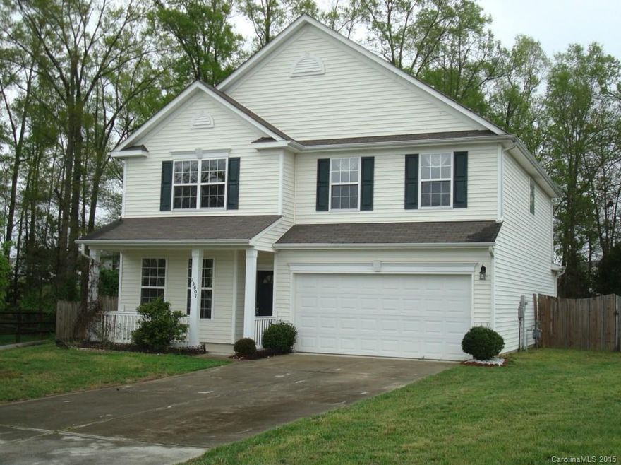 Lots of space, inside & out! Great open floor plan with 9' ceilings on main. Large kitchen with pantry. Family room has gas fireplace & built-in TV niche & is open to living & dining rooms. Upstairs loft can be office or play area. Spacious master bedroom has walk-in closet, large bath. Private cul-de-sac lot with large fenced yard.  Great location, minutes from Lake Wylie, Rivergate shopping/restaurants, I485/77.