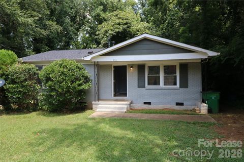 Photo of 712 Edgegreen Drive, Charlotte, NC 28217 (MLS # 4391454)