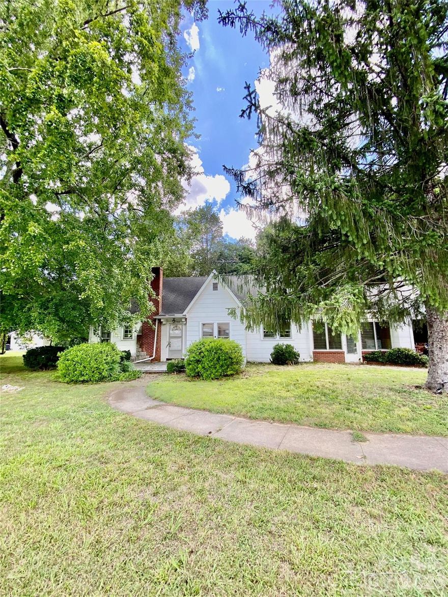 Much potential in this home. Sits on 2 acres on Faith Rd. 

This property is tenant occupied. Please do not disturb the tenant.