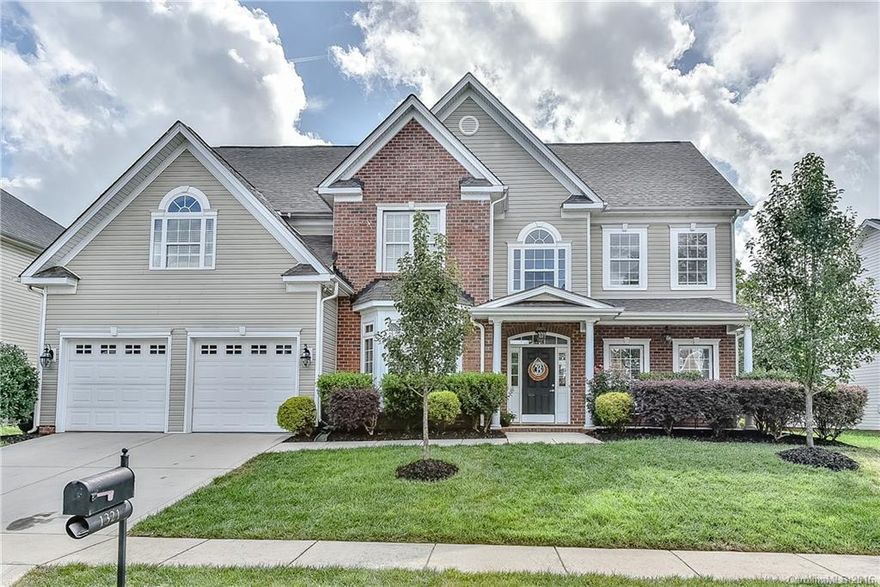 Beautiful 5 bedroom 2.5 bath home in Demere. This home features a beautiful covered front porch, lovely 2 story entryway, and wonderful open floorplan. Kitchen has all new stainless steel appliance and granite island with seating. Great room features 10' ceilings. Upstairs features large master bedroom and gorgeous master bath. 4 additional bedroom and a large bed/bonus and full hall bath. Roof '15. Huge fenced backyard with playset! Great storage in attic, storage under stairs & in garage