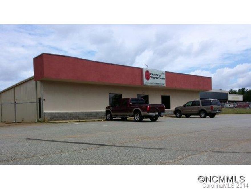 Within 20 miles of GSP Airport, SC Inland Port, within 5 miles of I-26 and within 3 miles of I-85. This central location makes this property ideal for warehouse, light manufacturing, or retail space. For sale/lease a 6,400 SF Showroom (2007) and/or a 21,000 SF warehouse (1991) on 4.62 acre lot.  Very well maintained bldgs, with 2 accesses to state roads.