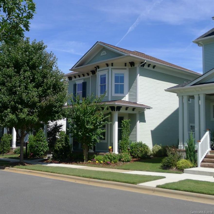 Picture perfect cottage in Springfield! Low maintenance villa home custom built by Cunnane. Hardwood floors, 10' ceilings, plantation shutters, double bay windows, kitchen with granite counters, island, stainless steel appliances, Bose surround sound. Master on main, upstairs bonus room with lots of light. Great views of open green space  & ASC greenway.  Large front porch, pretty landscaping, cul-de-sac street. Garage storage room & side entry door. Great community and schools!