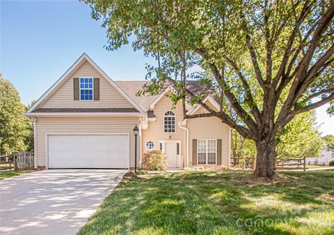 Photo of 1621 Mountain Ashe Court, Matthews, NC 28105 (MLS # 4385582)