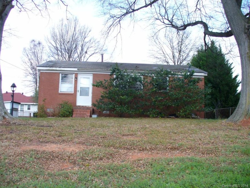 Cute 3 bedroom/1 bathroom single story ranch with lots of potential.  Hardwood floors in bedrooms, hallway, dining and living room.  Large oak trees in line the front yard.  Outbuilding can be enclosed to make detached one car garage with separate large workshop.  Solid construction with this home.  Close to 85/485.  Minutes from airport, restaurants, Whitewater Center and new outlet mall.  Needs TLC and updates.  Sold AS-IS.  Perfect investment property.