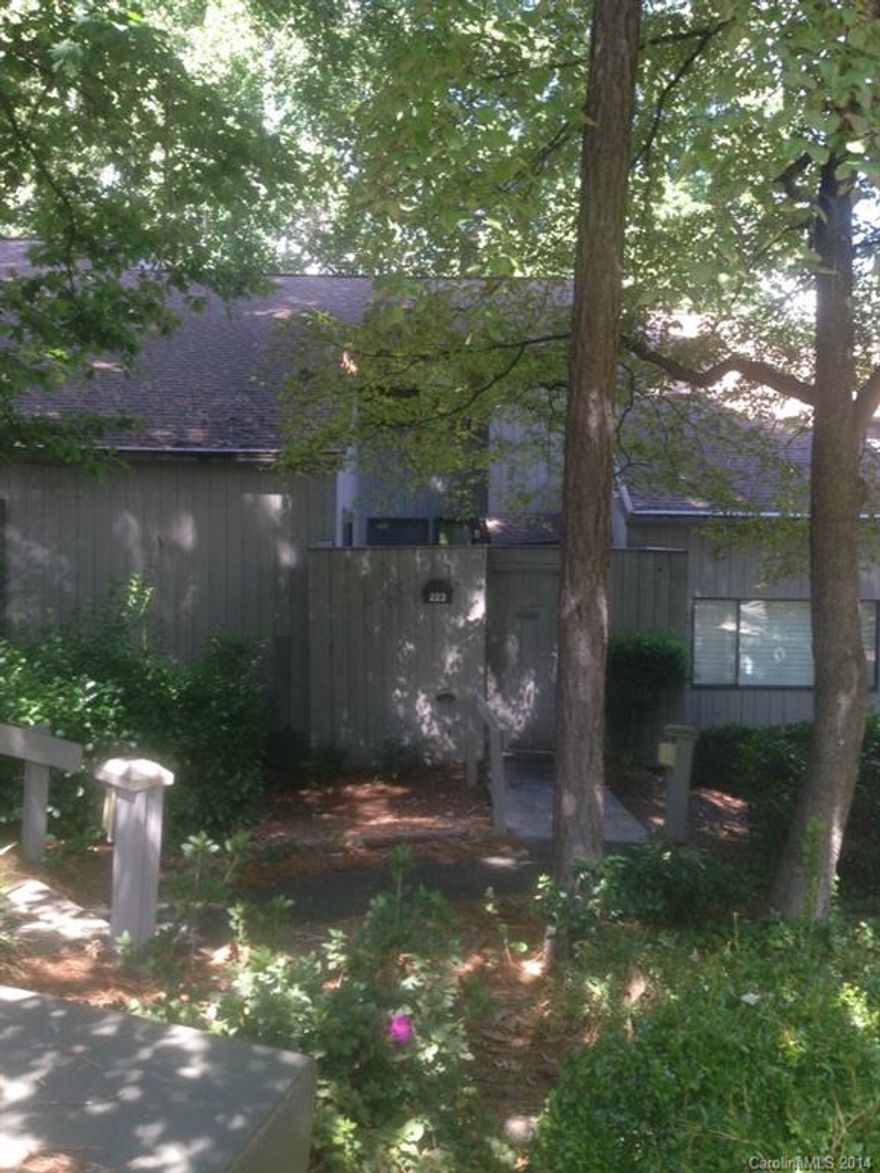 Great spacious home with lots of upgrades. Kitchen has new appliances, subway tile backsplash, granite counter tops. Master bedroom on main with oversized shower. Upper level has 1/2 bath(good for office/guests), lower level has 3 bedrooms, 1 full bath and large laundry room. Walk out lower level to pool and walk to boat docks. Easy to show. Ready for new owners. Sellers will consider helping buyer with HOA for one year. One year Home Warranty included in sale.