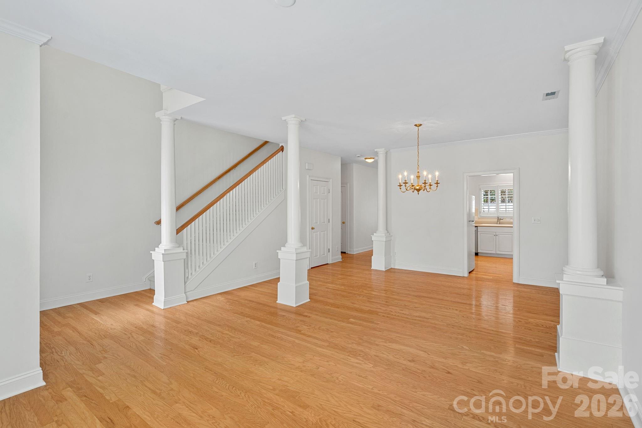 221 Sloane Square Way