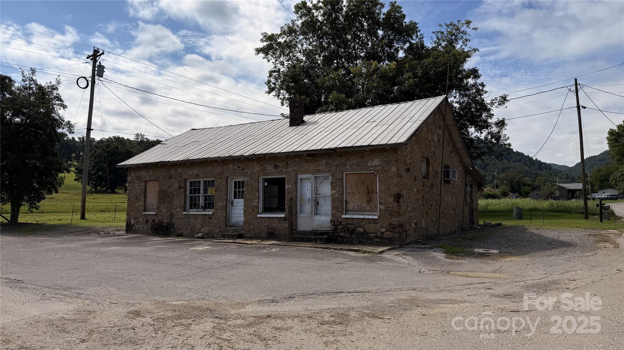 41 Upper Shut In Road