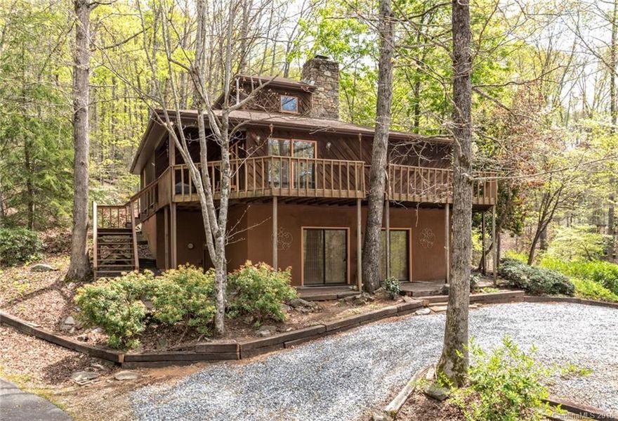 Main lvl: lvgrm has stone, wood-burning fplc, 2BR/2BA & kitchen. 2nd lvl: Bonus rm w/2 closets. Lwr lvl: Rec/game rm, stone, wood-burning fplc, slate pool table, full BA & separate entrance-perfect for guests! Wrap around porch-great for entertaining. Low main. wooded lot. Rumbling Bald Resort Amenities: beach,pools, spa/salon, fitness center, miniature golf, tennis, 2 golf courses, 3 restaurants, 24 hr security. Seller WILL PAY $5,000. POA Initiation fee w/acceptable offer. Furniture included