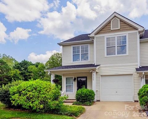Photo of 6726 Vlosi Drive, Charlotte, NC 28226 (MLS # 4404952)