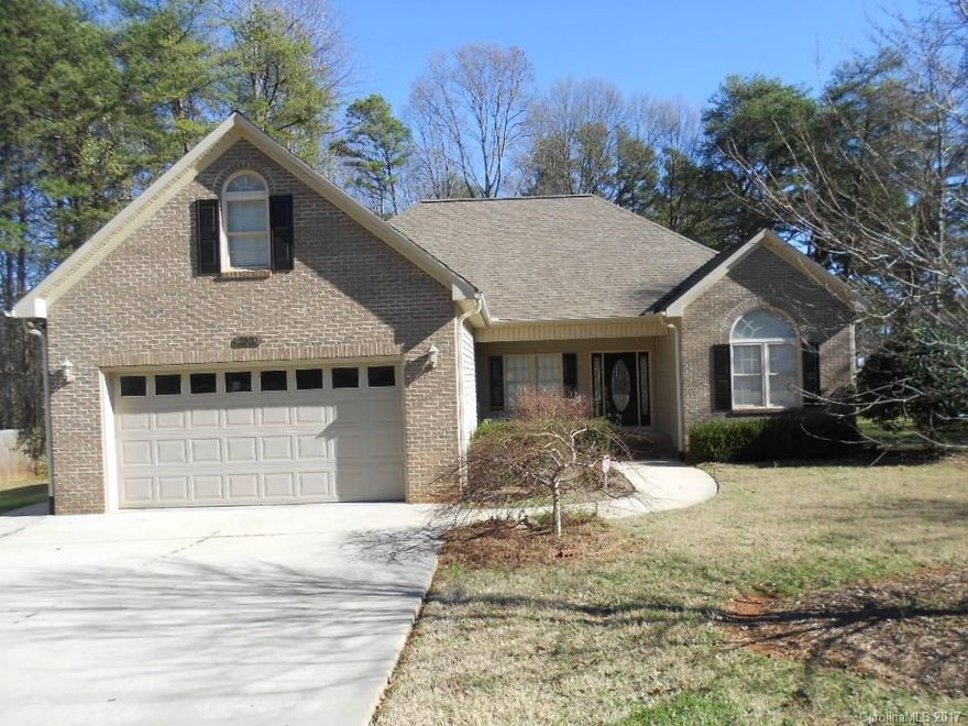 Move in Ready 3 Bedroom Home w/Bonus Room in East Lincoln School District! Fresh Interior Paint, New Carpet in Bedrooms/Bonus. Stacked Stone FP in GR w/Gas Logs, Cathedral Ceiling. Kitchen with Dk Cherry Cabinets, Granite Countertops, SS Appliances! Nice Master Suite, Roomy Master Bath w/Walk in Shower, Walk in Closets. Prefinished Wood Floors in Main Living Areas, Ceramic Tile in Baths. Washer/Dryer remain. NO HOA! Low Lincoln County taxes! Beatties Ford Park/Public Boat Landing 1/2 mile away!