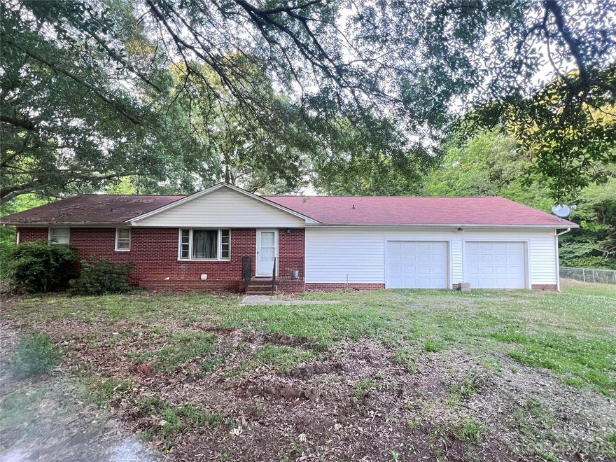 Acre lot with NO HOA in Indian Land under $300,000. Older established neighborhood hidden in the middle of Indian Land just off of Highway 521 just minutes form Ballantyne, Redstone, and Promenade at Carolina Reserve. Home was appraised in Jan and is listed below appraisal value.