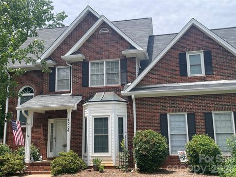 Photo of 1009 Millwright Lane, Matthews, NC 28104 (MLS # 4387342)