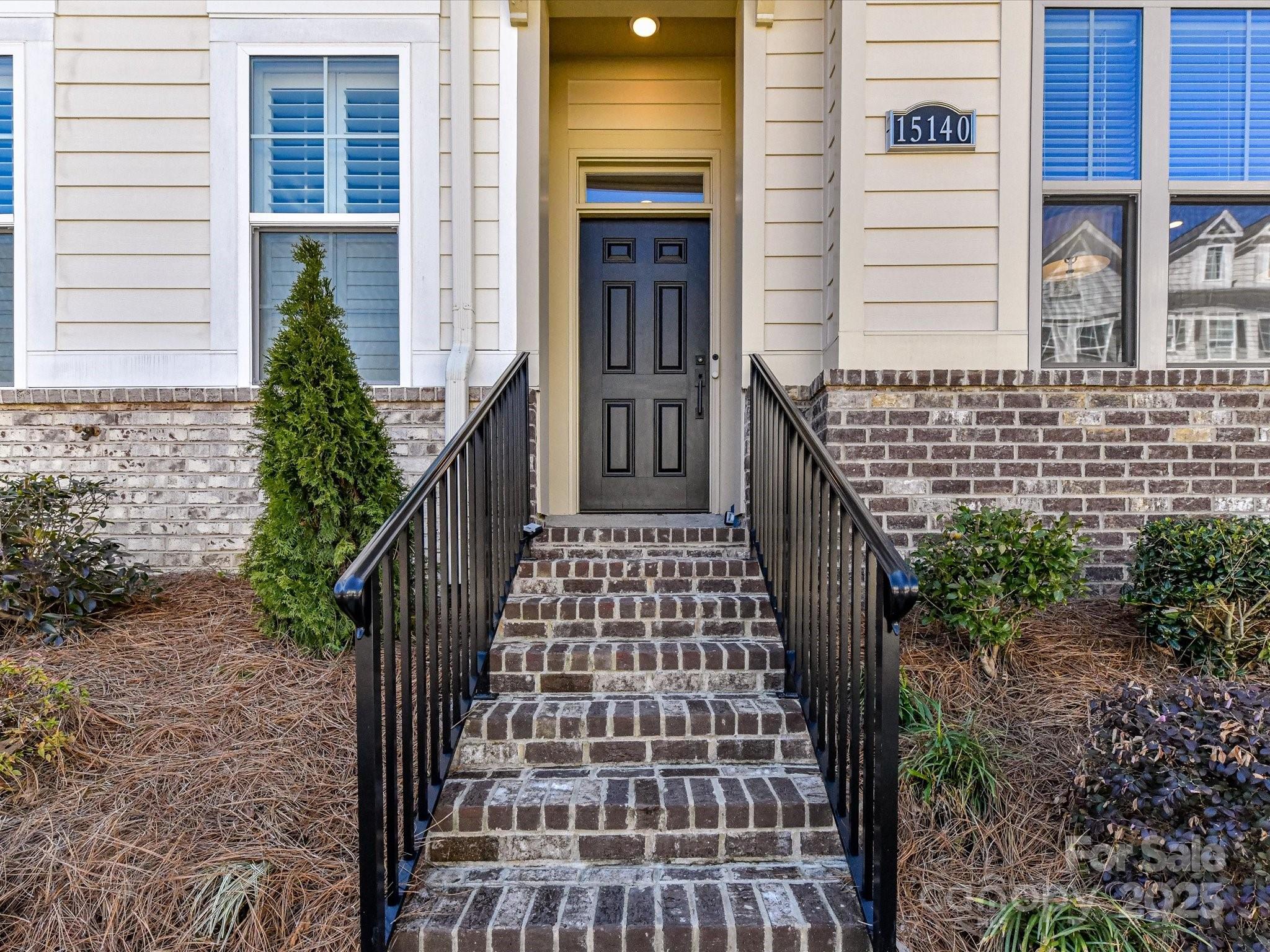 15140 Rocky Bluff Loop