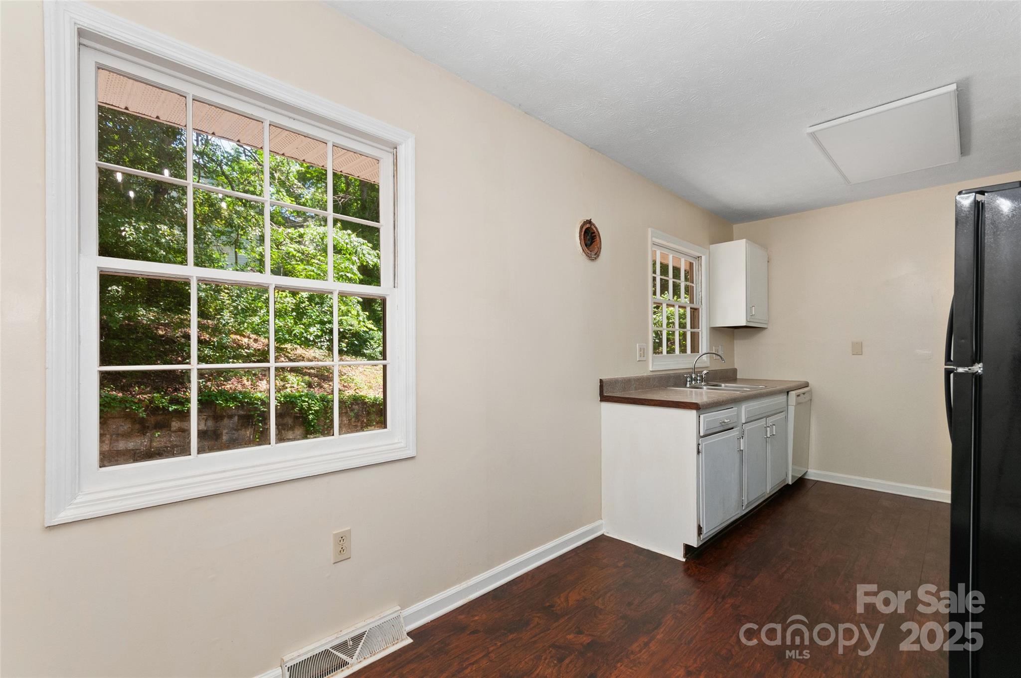 25 Evelake Drive