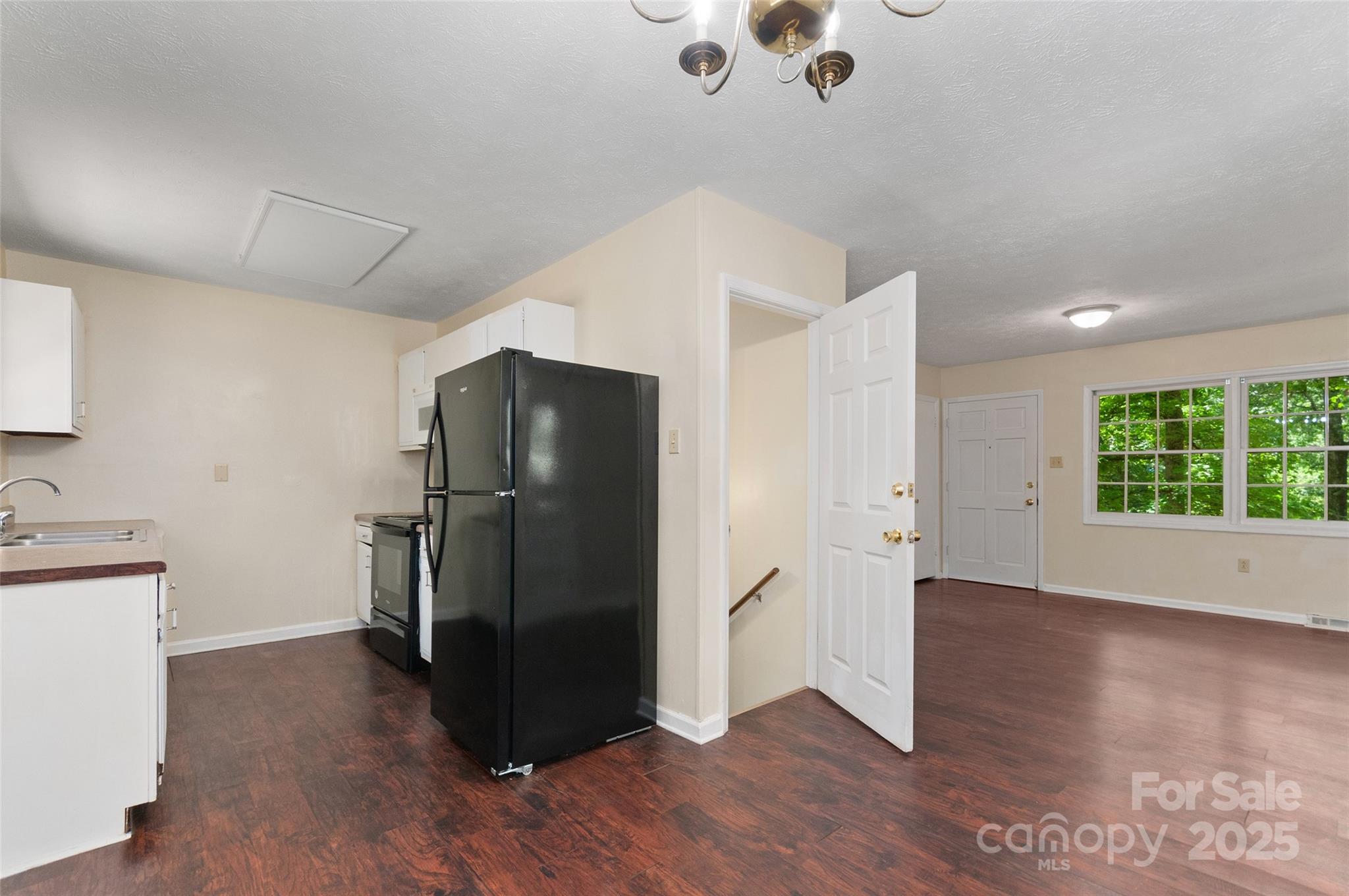 25 Evelake Drive