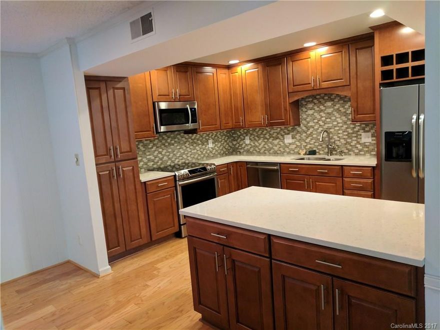 Exquisite condition with an entertainers layout! Enjoy your open concept living area, walk out patio - perfect for grilling, relaxing, and more. Convenient location to Southpark, outstanding shopping and dining close by. Enjoy your community pool and other comforts close by.