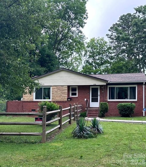 Photo of 3960 Bristol Drive, Charlotte, NC 28208 (MLS # 4365748)