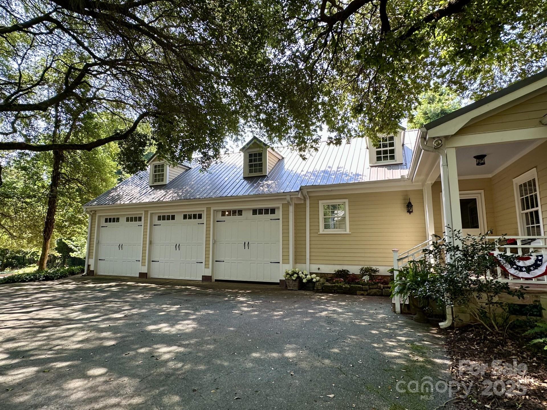 Live Oaks - Residential