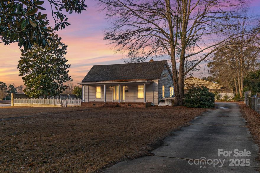 Charming Opportunity in Downtown Chesterfield
This delightful 2-bedroom, 2-bath home sits on a spacious 0.52-acre lot, offering the perfect blend of potential and location. Whether you're looking for a starter home or an investment property, this gem is full of possibilities.

Surrounded by stunning magnolia trees, the property features covered parking, outdoor storage, and a fenced yard for added convenience and privacy. Nestled in the heart of downtown Chesterfield, you'll enjoy easy access to all the local amenities.

Don’t miss this chance to make it your own—schedule a showing today!